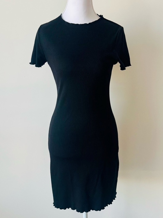 She + Sky Dresses & Skirts - Black Ribbed Mini Bodycon Dress Lettuce Edge Short Sleeve 🖤